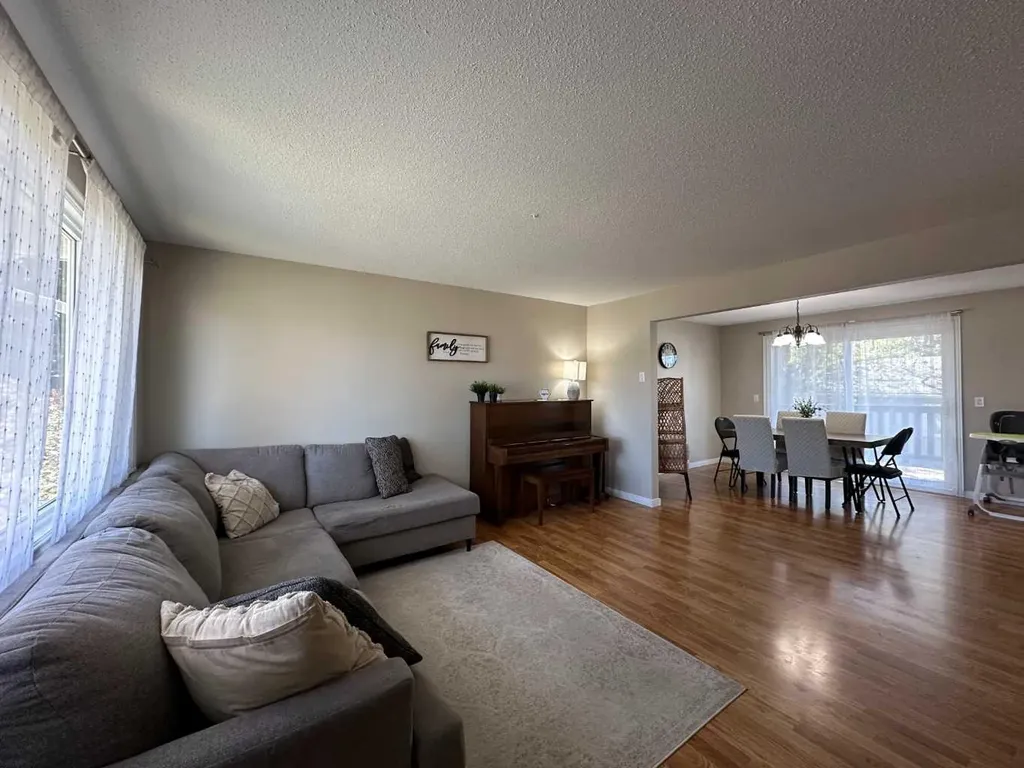 5115 61 Avenue Ponoka AB T4J 1E8
