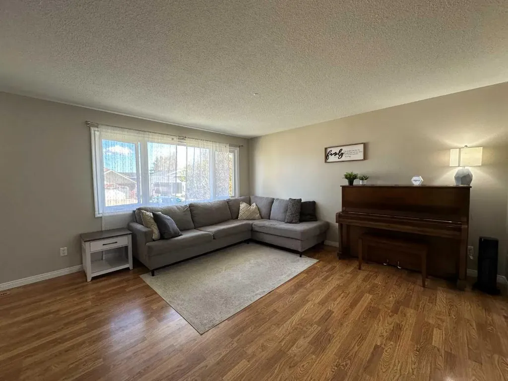 5115 61 Avenue Ponoka AB T4J 1E8