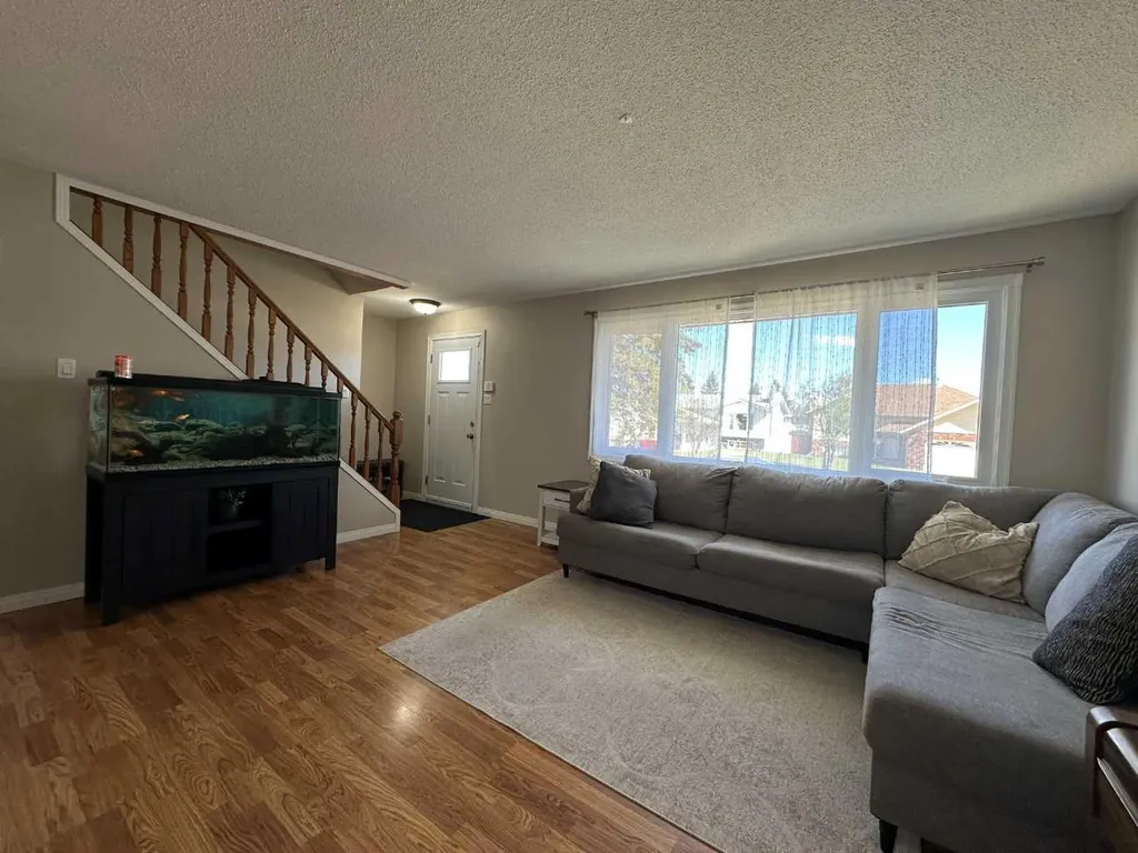 5115 61 Avenue Ponoka AB T4J 1E8