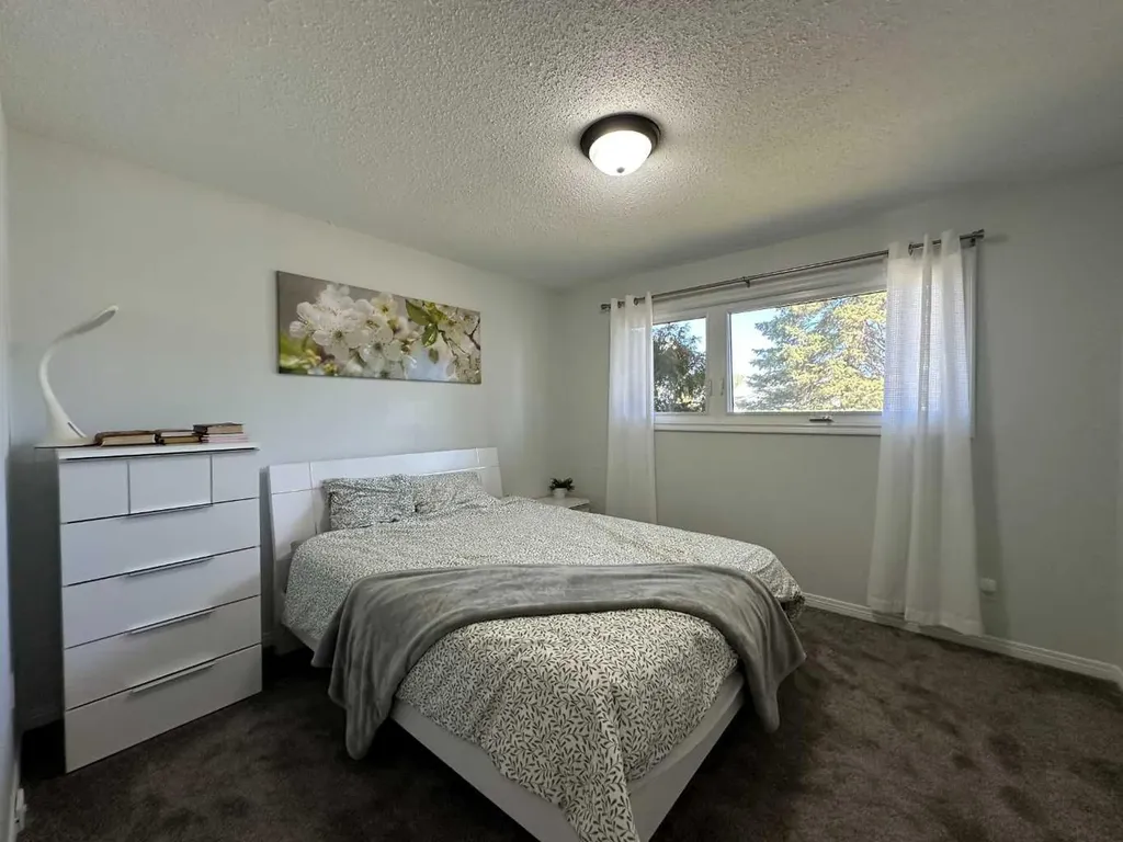 5115 61 Avenue Ponoka AB T4J 1E8