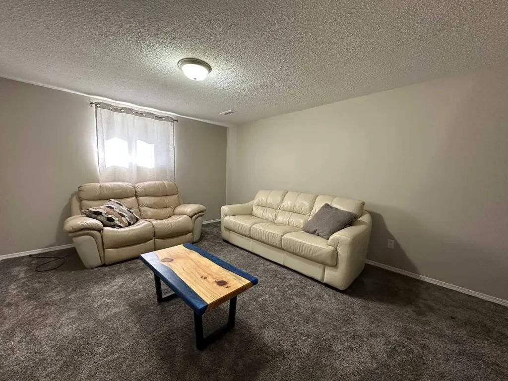 5115 61 Avenue Ponoka AB T4J 1E8