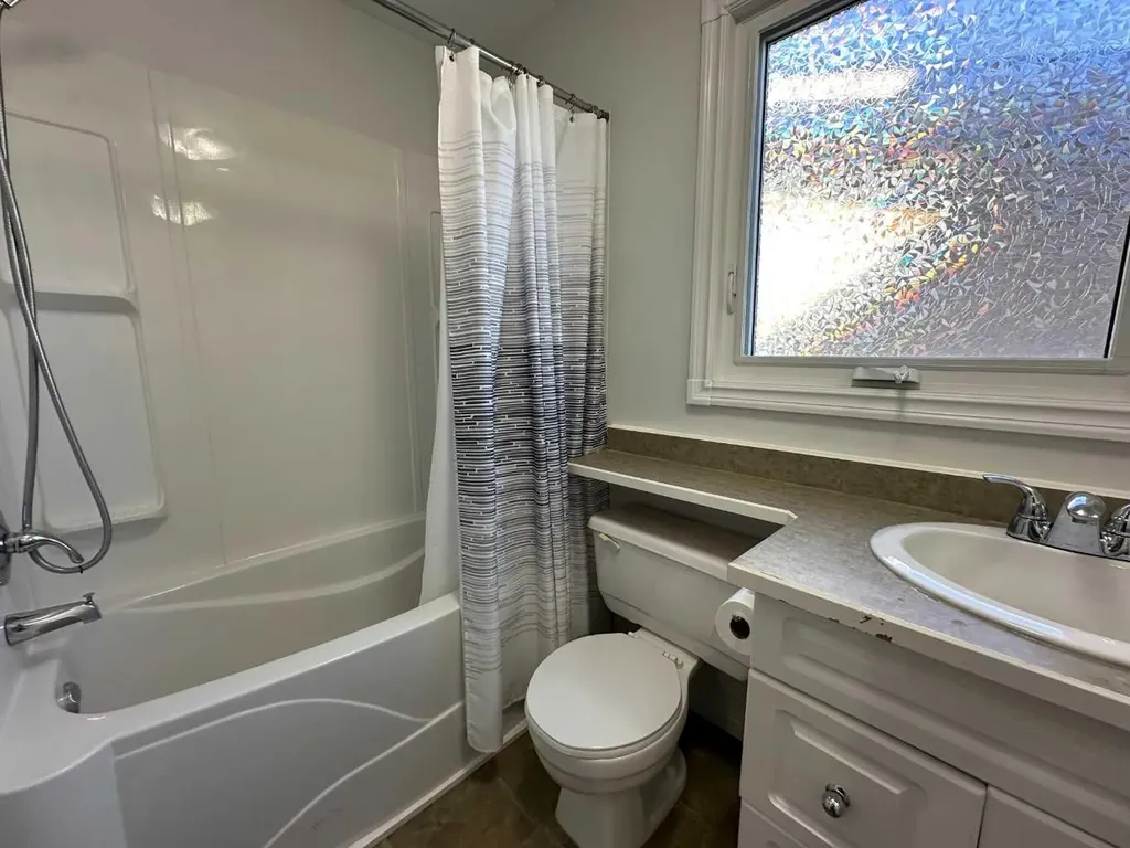 5115 61 Avenue Ponoka AB T4J 1E8