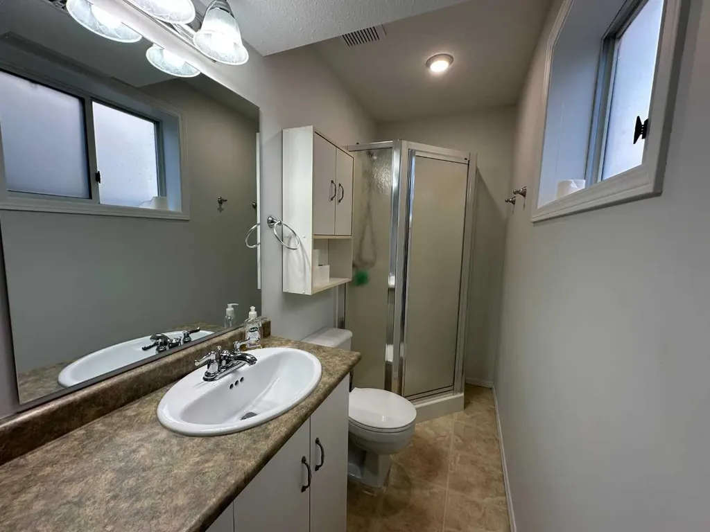 5115 61 Avenue Ponoka AB T4J 1E8