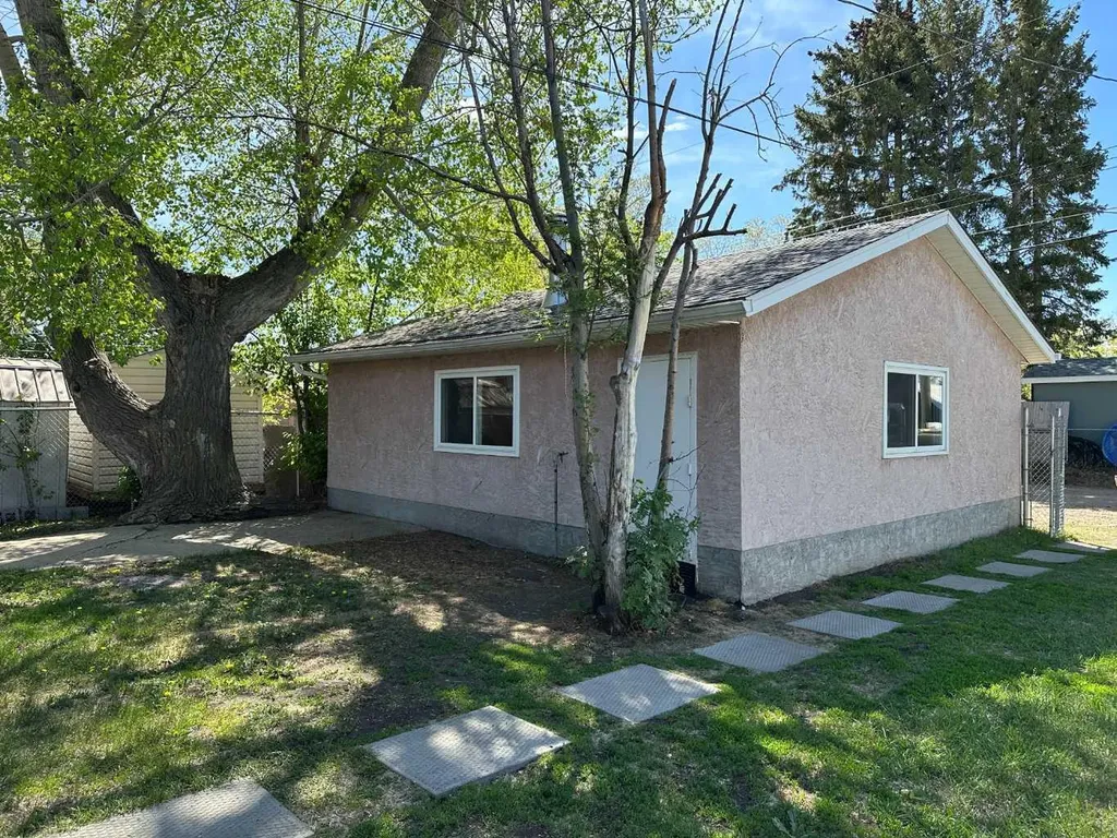 5115 61 Avenue Ponoka AB T4J 1E8