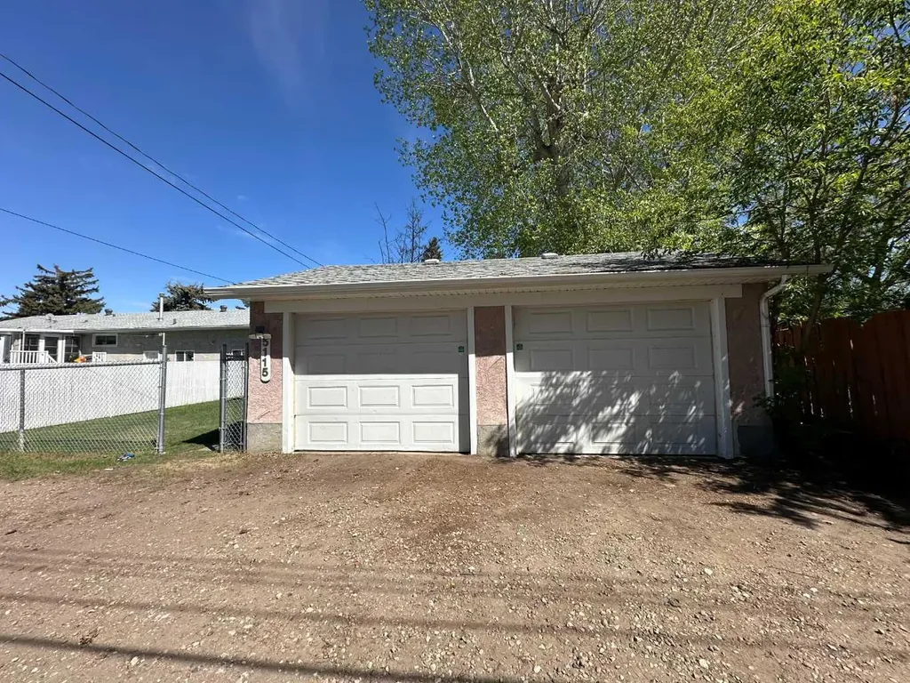 5115 61 Avenue Ponoka AB T4J 1E8