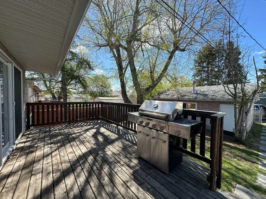 5115 61 Avenue Ponoka AB T4J 1E8