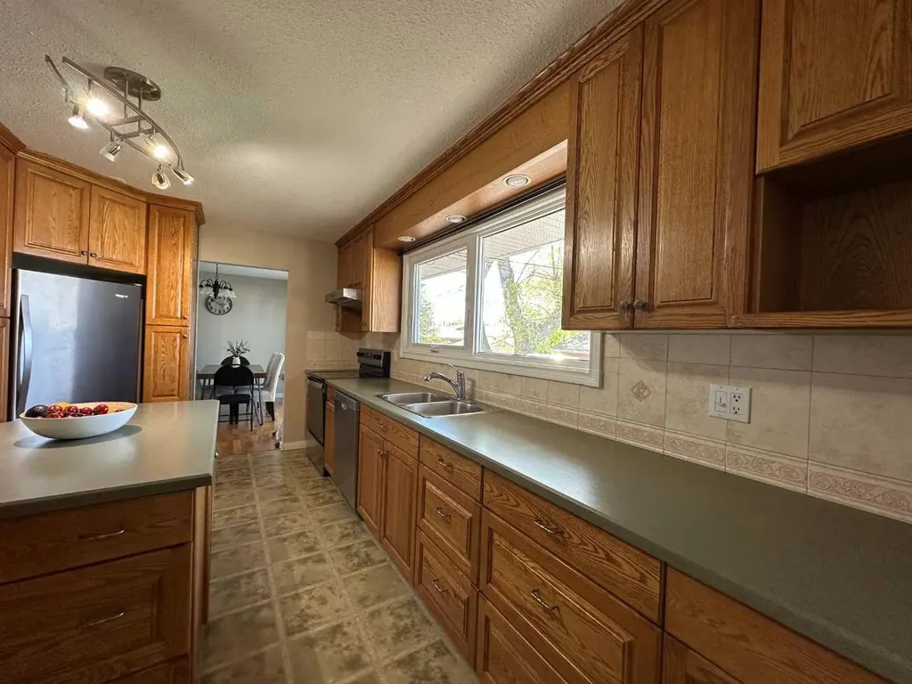 5115 61 Avenue Ponoka AB T4J 1E8