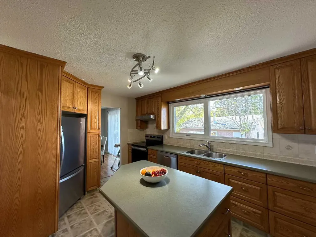 5115 61 Avenue Ponoka AB T4J 1E8