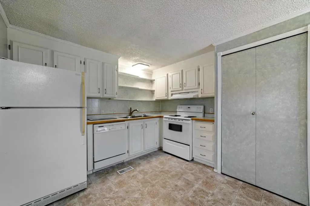 4804C 54 Avenue Camrose AB T4V 3A4