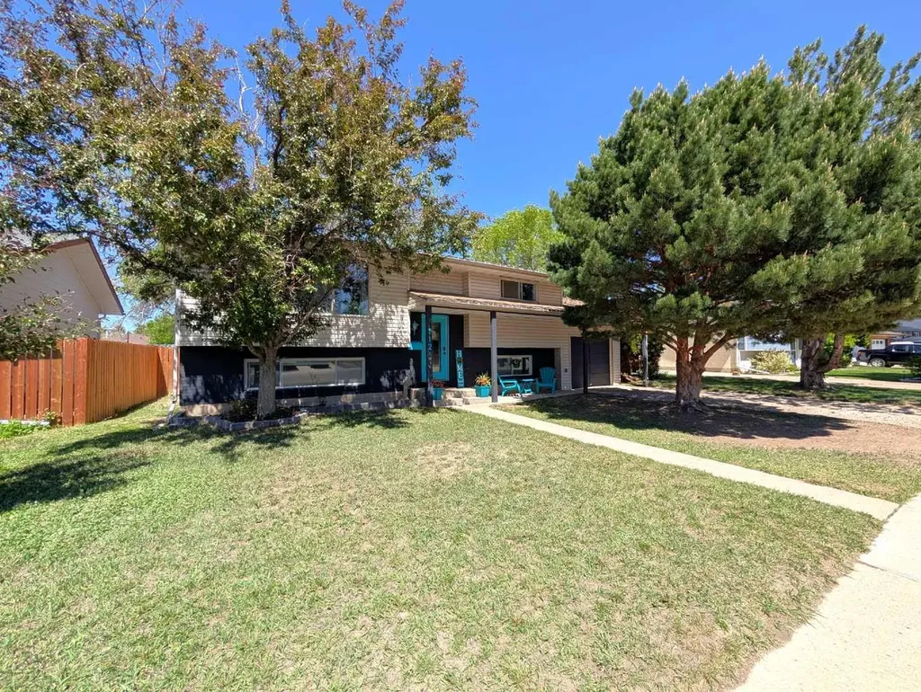 112 Sprague Way SE Medicine Hat AB T1B 2K3