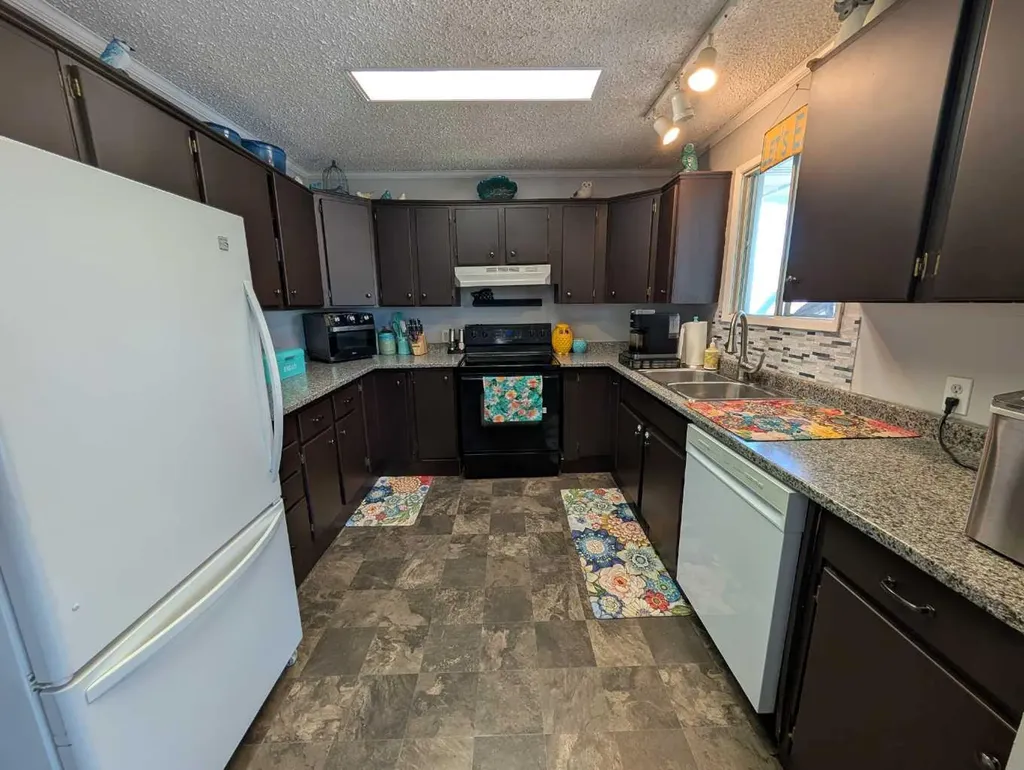 112 Sprague Way SE Medicine Hat AB T1B 2K3