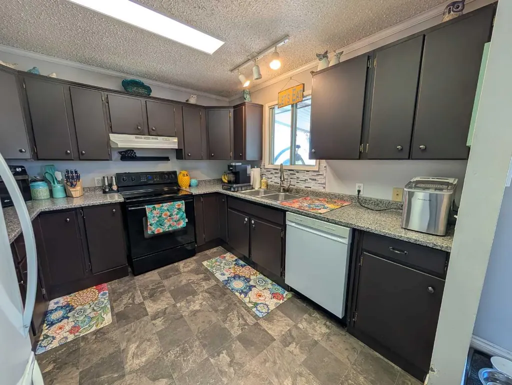 112 Sprague Way SE Medicine Hat AB T1B 2K3