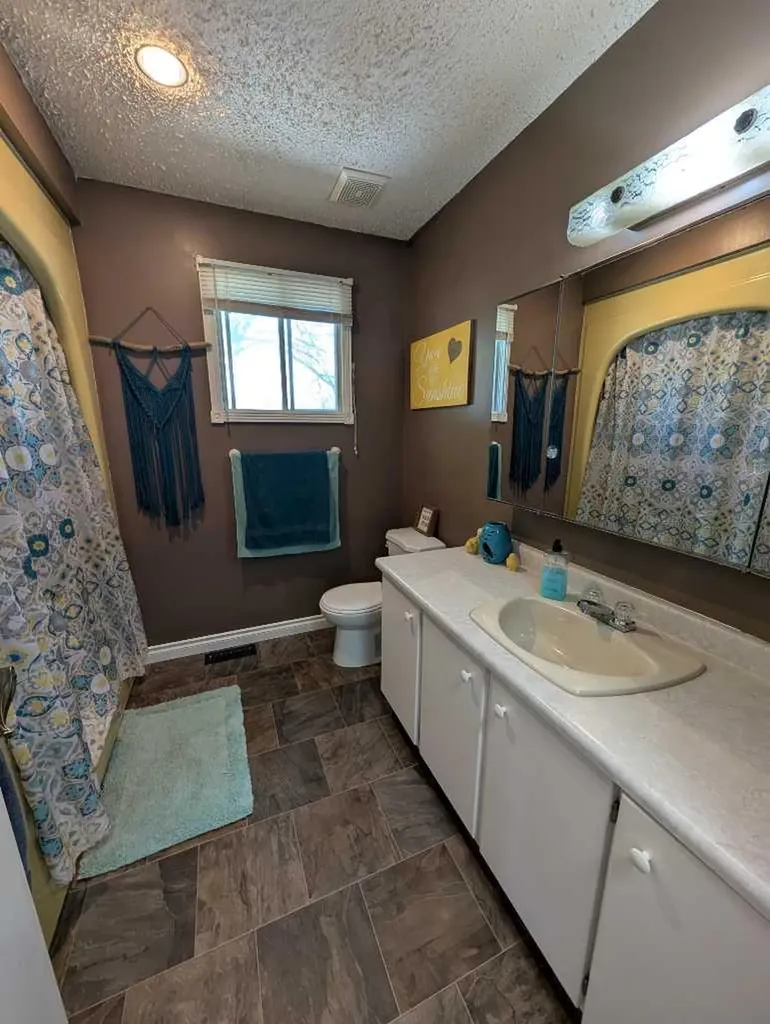 112 Sprague Way SE Medicine Hat AB T1B 2K3