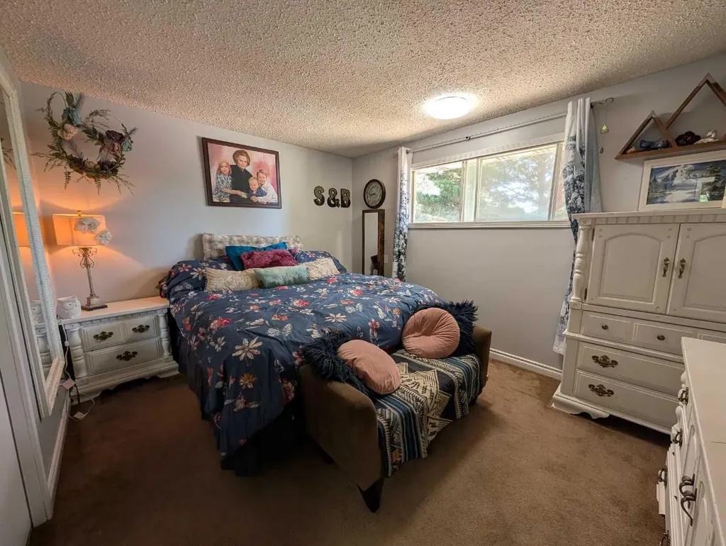 112 Sprague Way SE Medicine Hat AB T1B 2K3