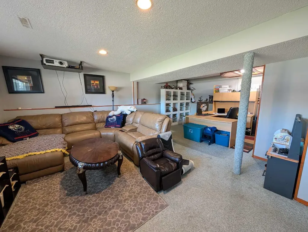 112 Sprague Way SE Medicine Hat AB T1B 2K3