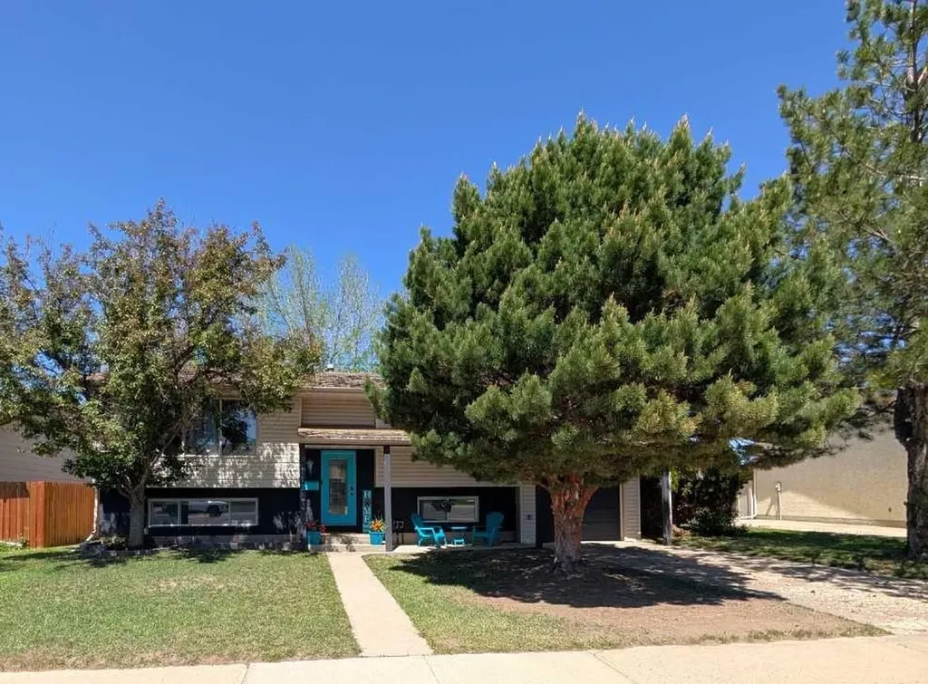 112 Sprague Way SE Medicine Hat AB T1B 2K3