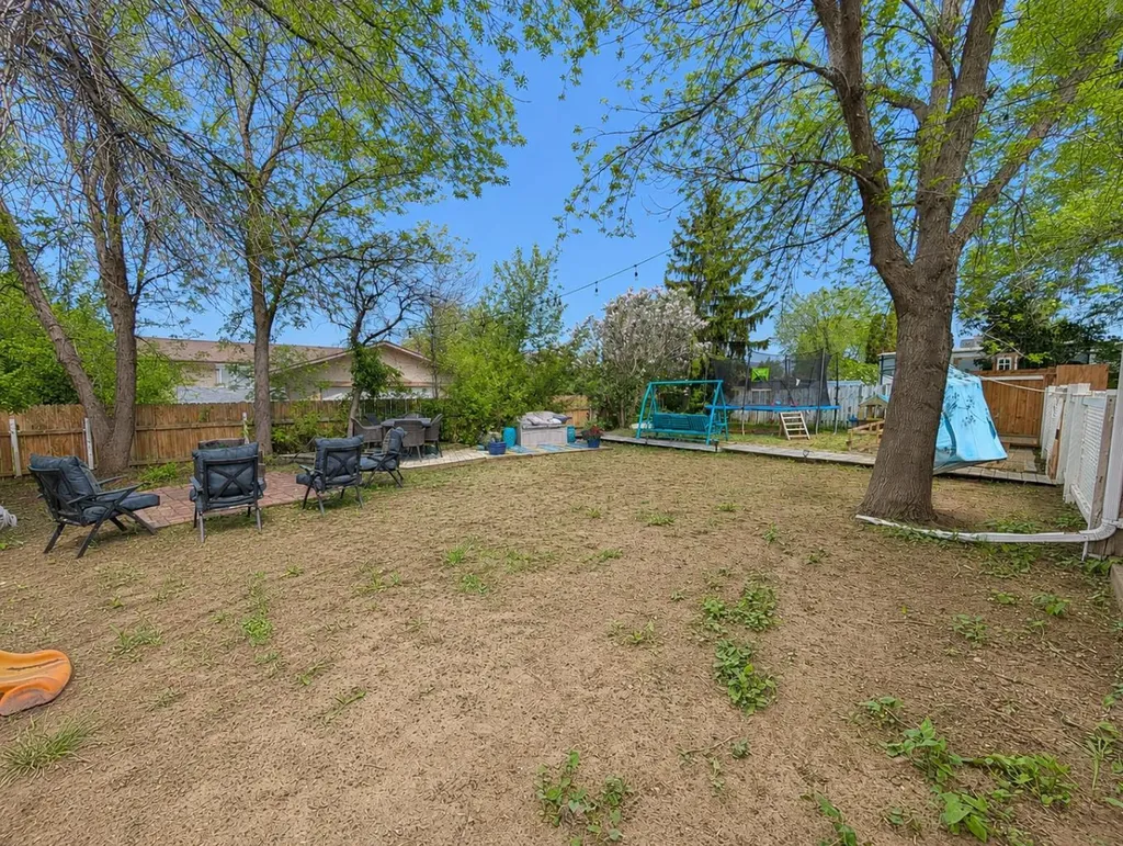 112 Sprague Way SE Medicine Hat AB T1B 2K3
