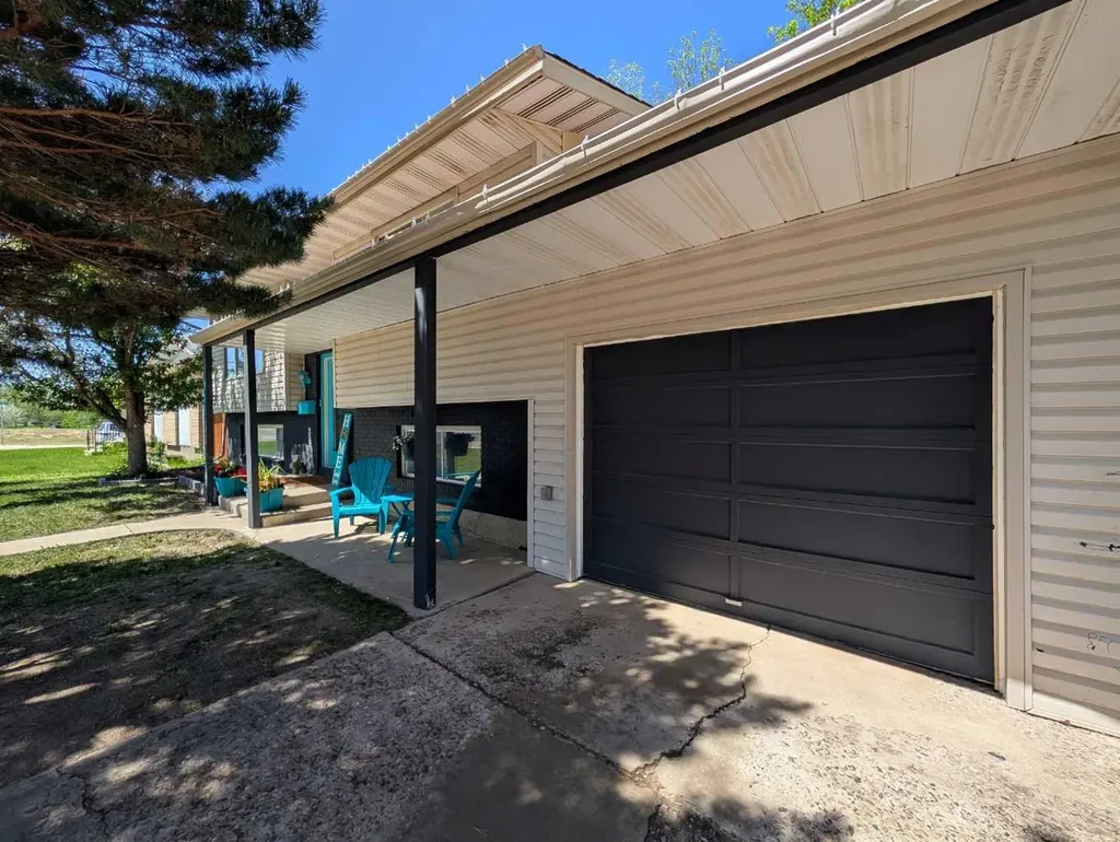 112 Sprague Way SE Medicine Hat AB T1B 2K3