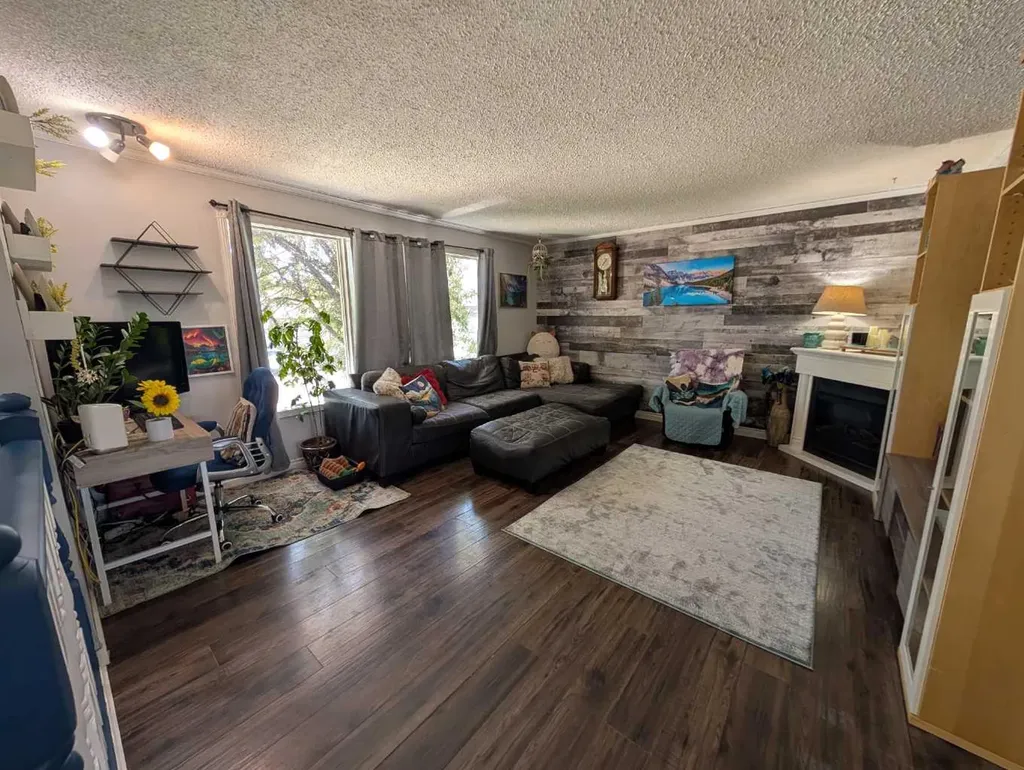 112 Sprague Way SE Medicine Hat AB T1B 2K3