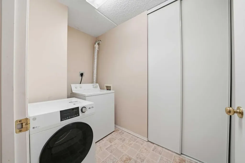 4522 47a Avenue Red Deer AB T4N 3R3