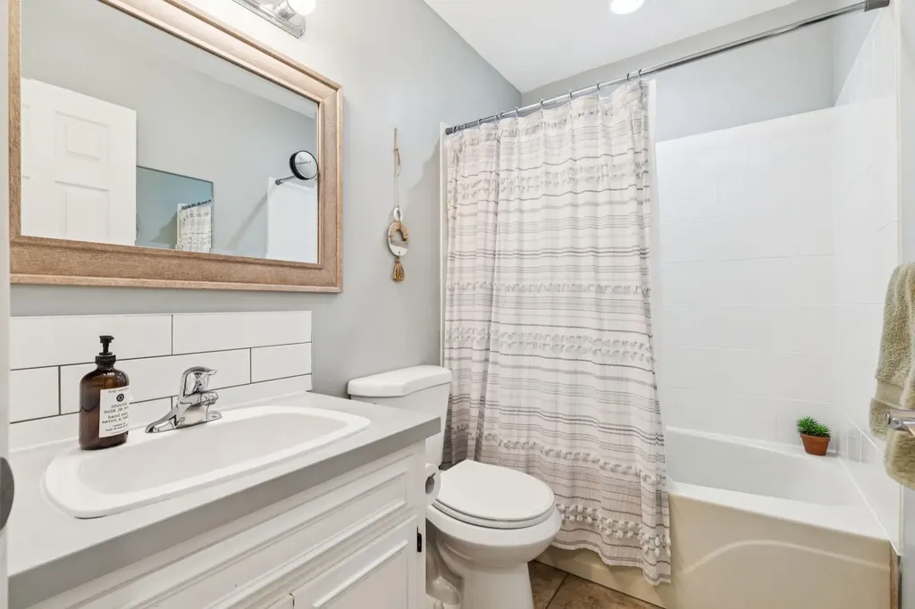 432 Queensland Road SE Calgary AB T2J4G9