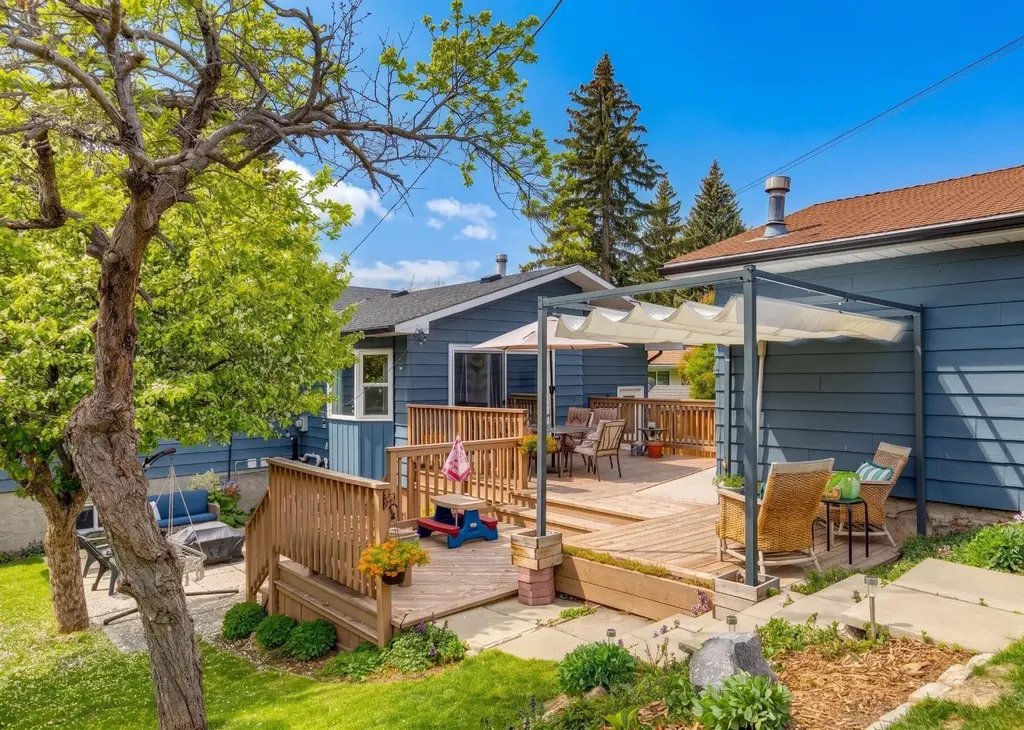 432 Queensland Road SE Calgary AB T2J4G9