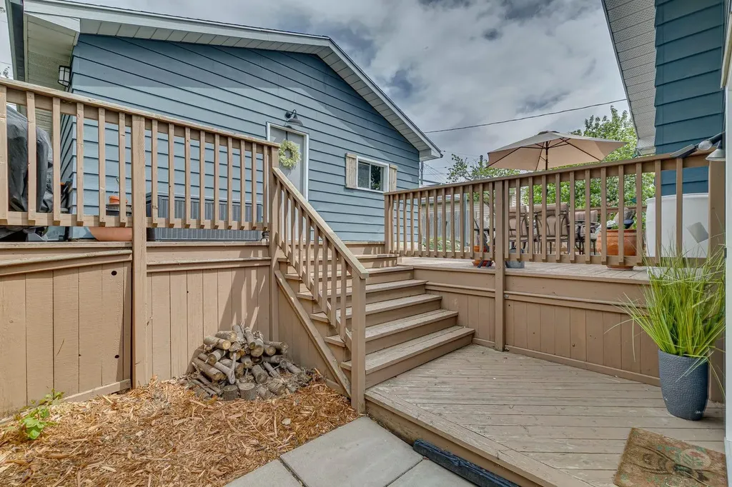 432 Queensland Road SE Calgary AB T2J4G9