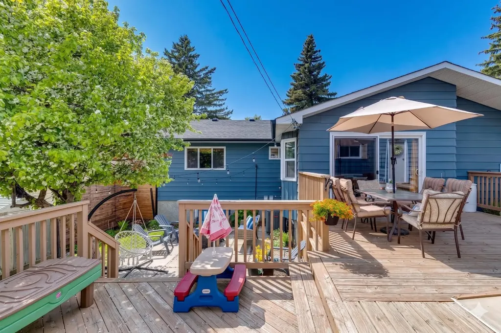 432 Queensland Road SE Calgary AB T2J4G9