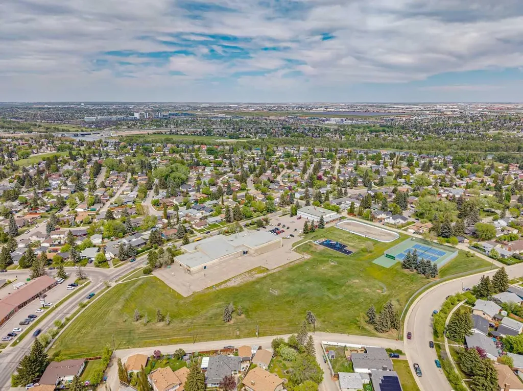 432 Queensland Road SE Calgary AB T2J4G9