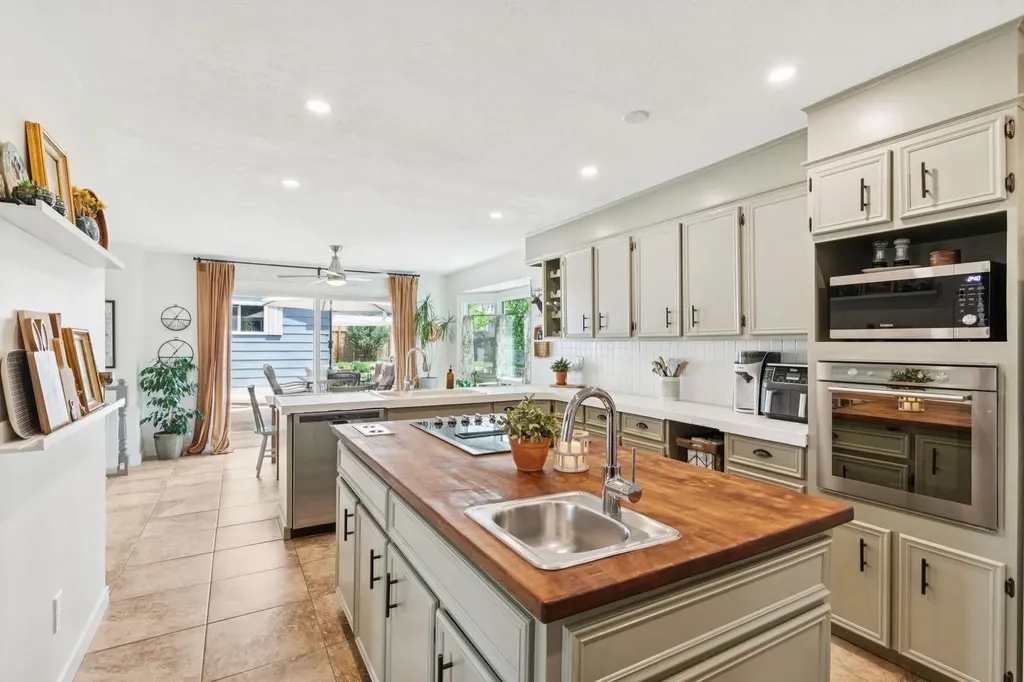 432 Queensland Road SE Calgary AB T2J4G9
