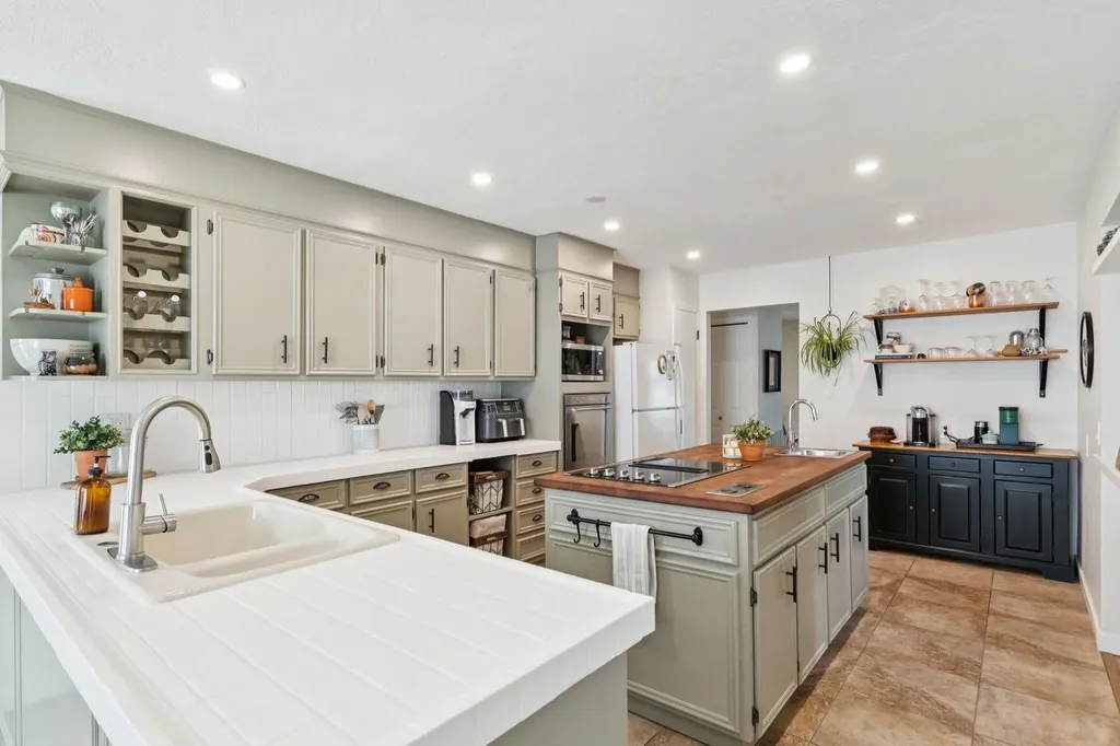 432 Queensland Road SE Calgary AB T2J4G9