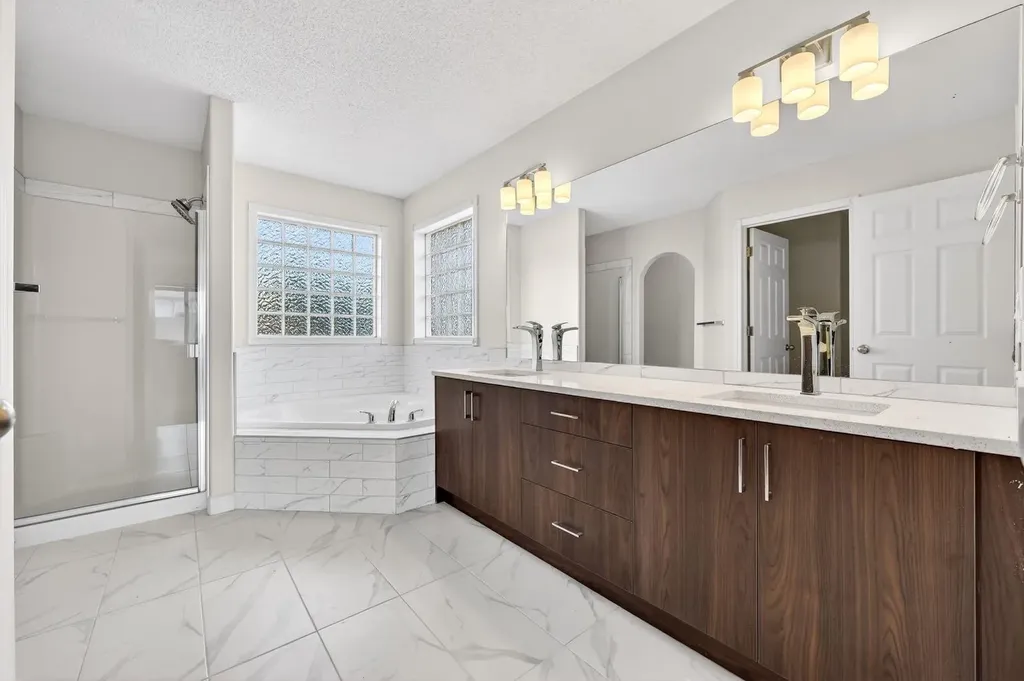 240 Cove Drive Chestermere AB T1X 1E5