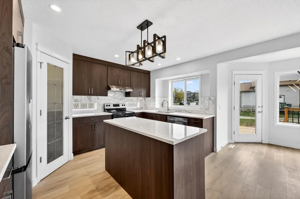 240 Cove Drive Chestermere AB T1X 1E5