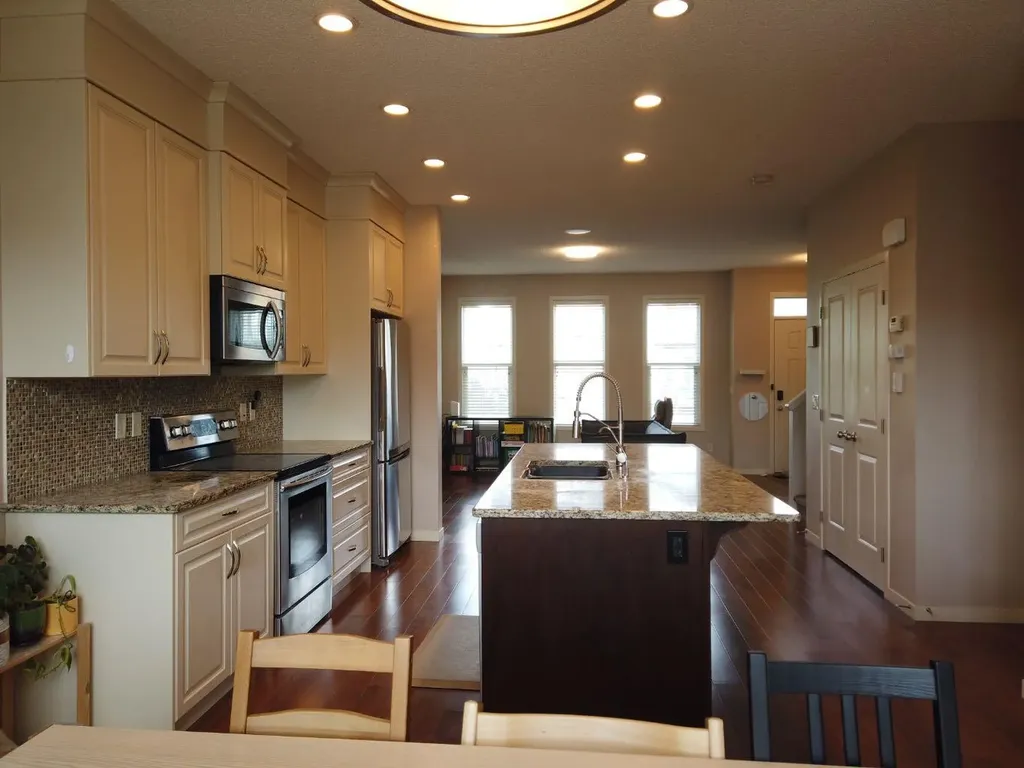 2064 New Brighton Grove SE Calgary AB T2Z 1G1