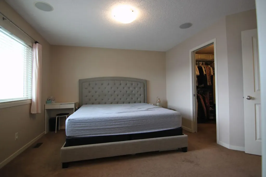 2064 New Brighton Grove SE Calgary AB T2Z 1G1