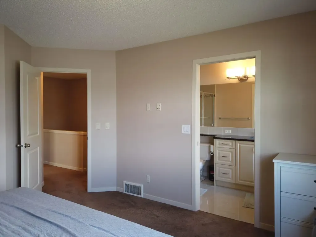 2064 New Brighton Grove SE Calgary AB T2Z 1G1