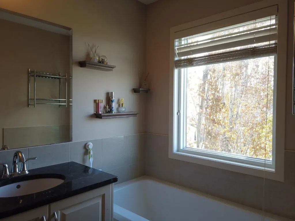 2064 New Brighton Grove SE Calgary AB T2Z 1G1