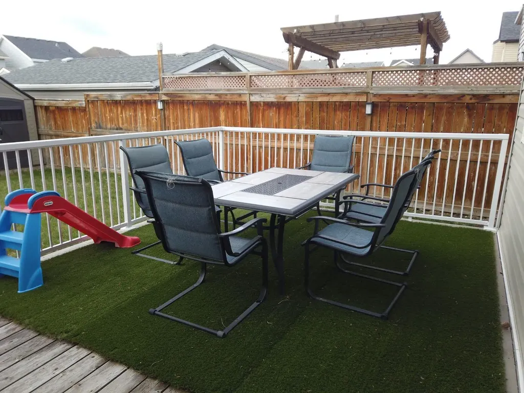 2064 New Brighton Grove SE Calgary AB T2Z 1G1