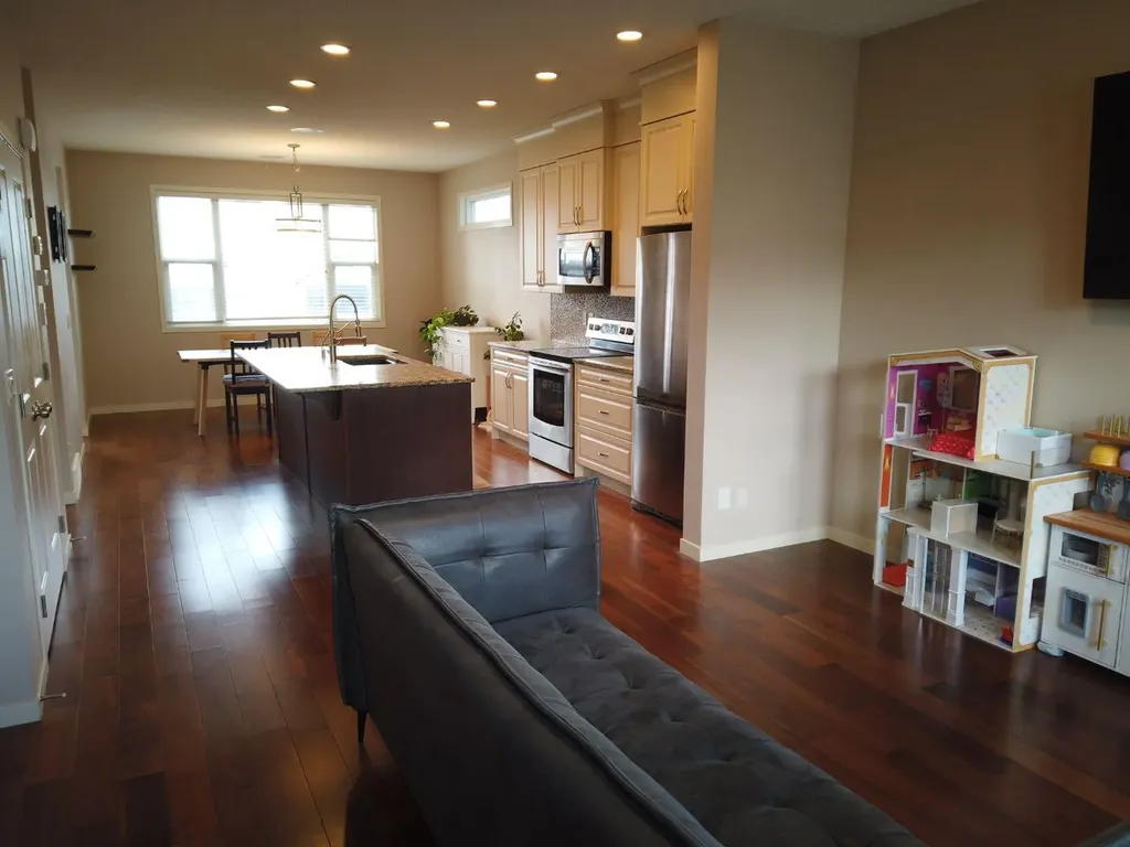 2064 New Brighton Grove SE Calgary AB T2Z 1G1