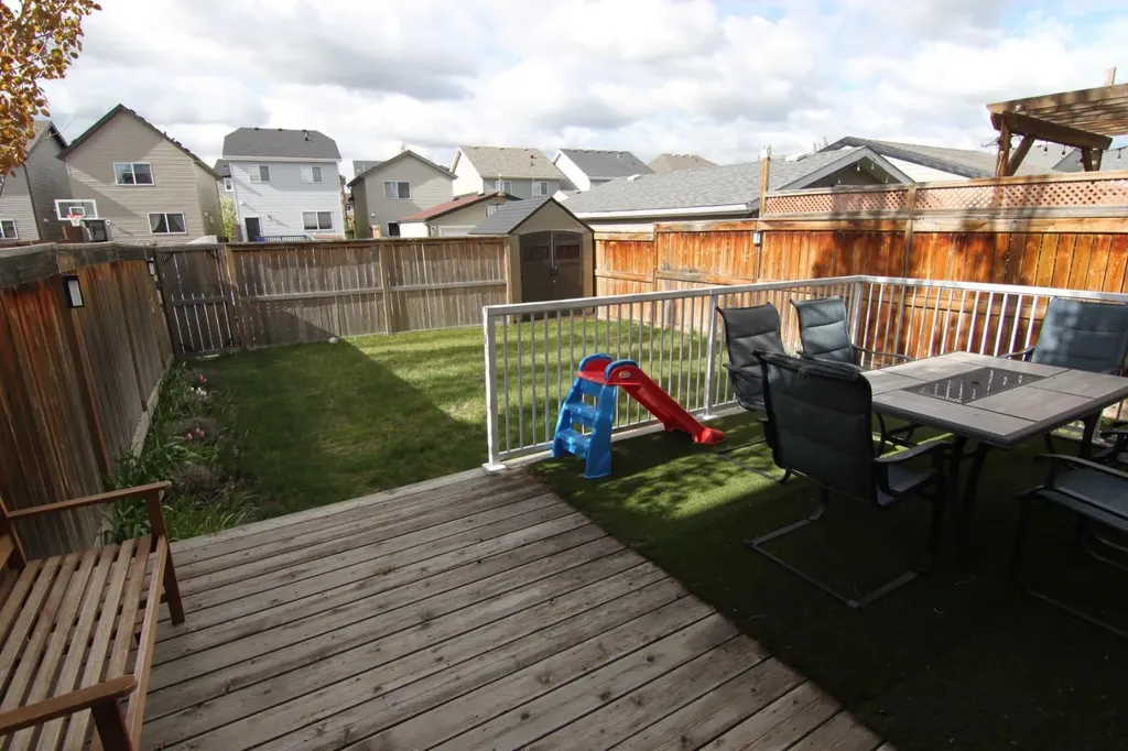 2064 New Brighton Grove SE Calgary AB T2Z 1G1