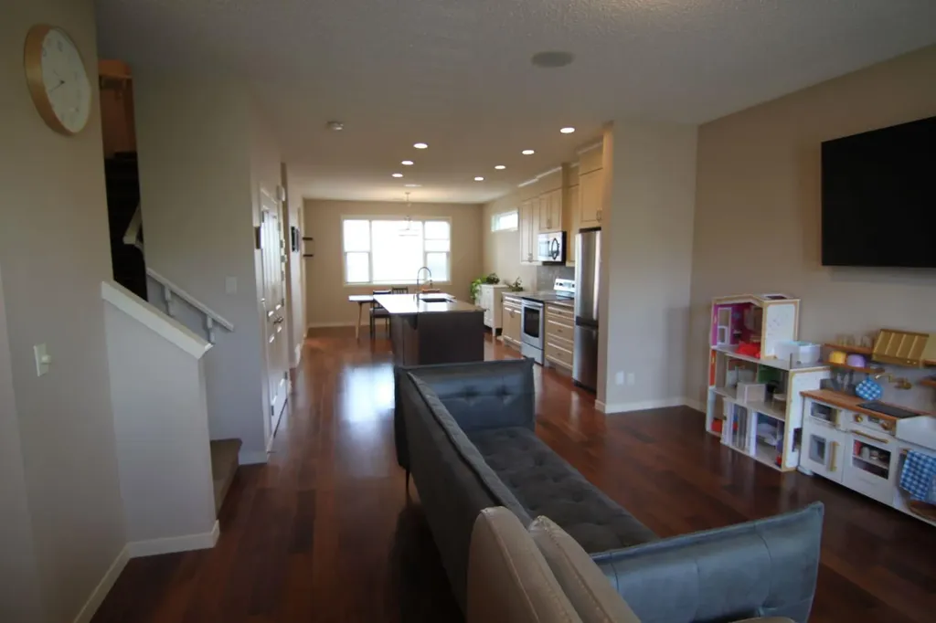 2064 New Brighton Grove SE Calgary AB T2Z 1G1