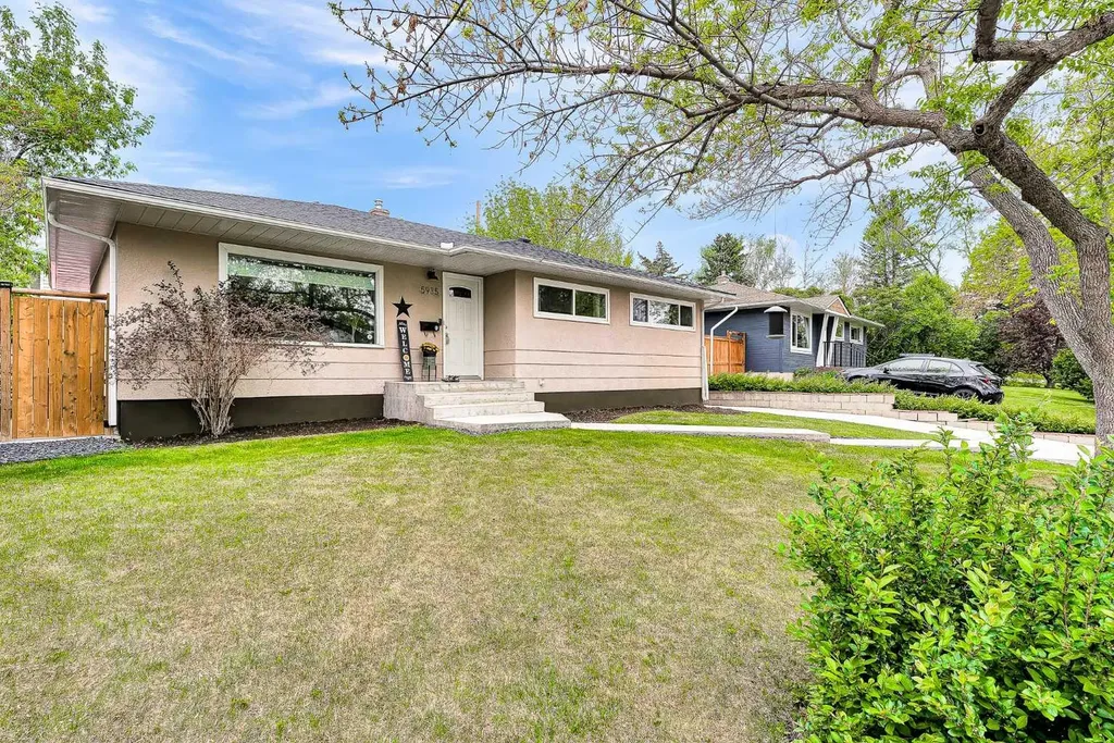 5935 Thornton Road NW Calgary AB T2K 3C3
