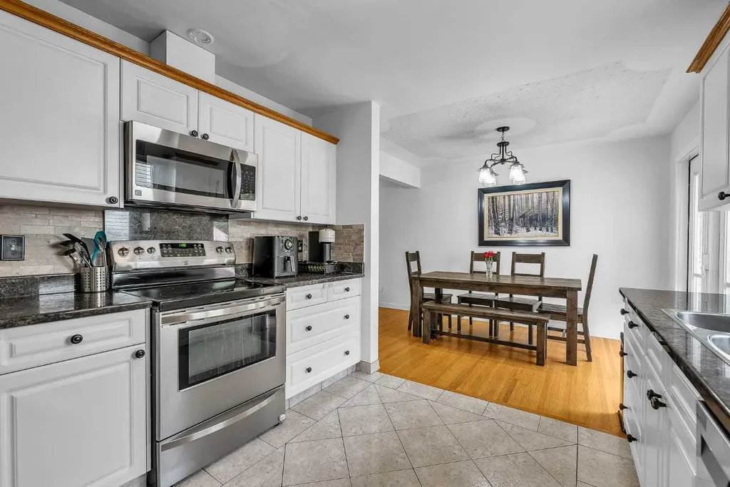 5935 Thornton Road NW Calgary AB T2K 3C3