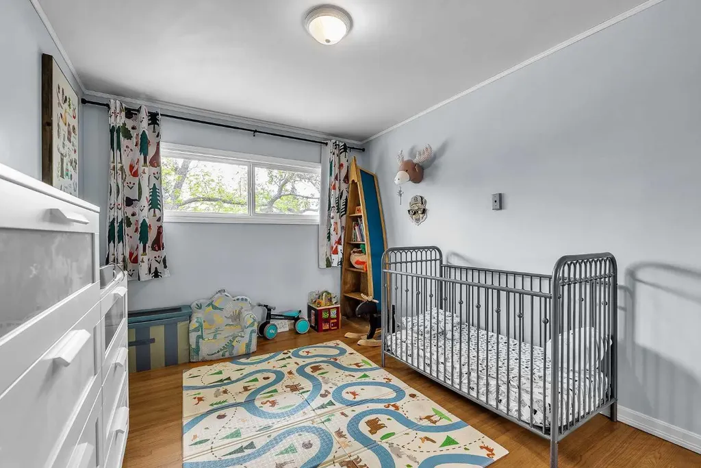 5935 Thornton Road NW Calgary AB T2K 3C3