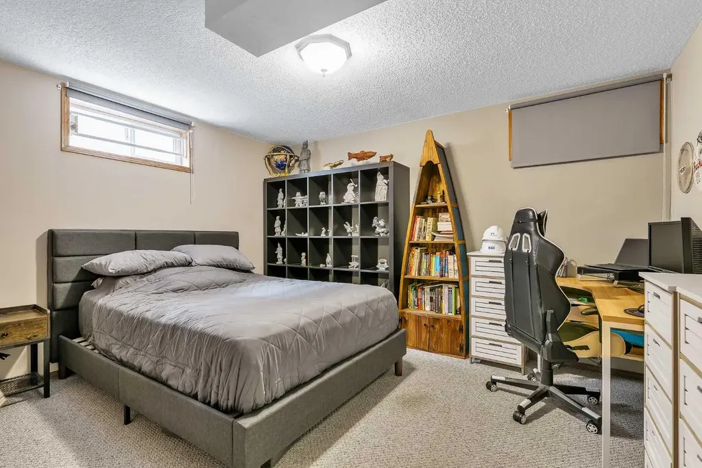 5935 Thornton Road NW Calgary AB T2K 3C3
