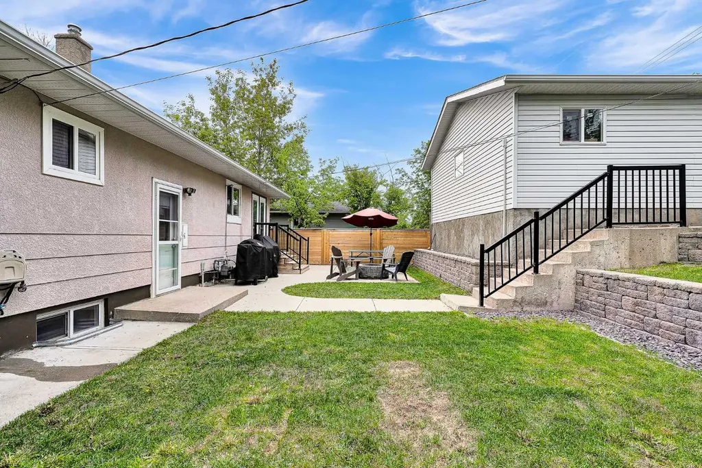 5935 Thornton Road NW Calgary AB T2K 3C3