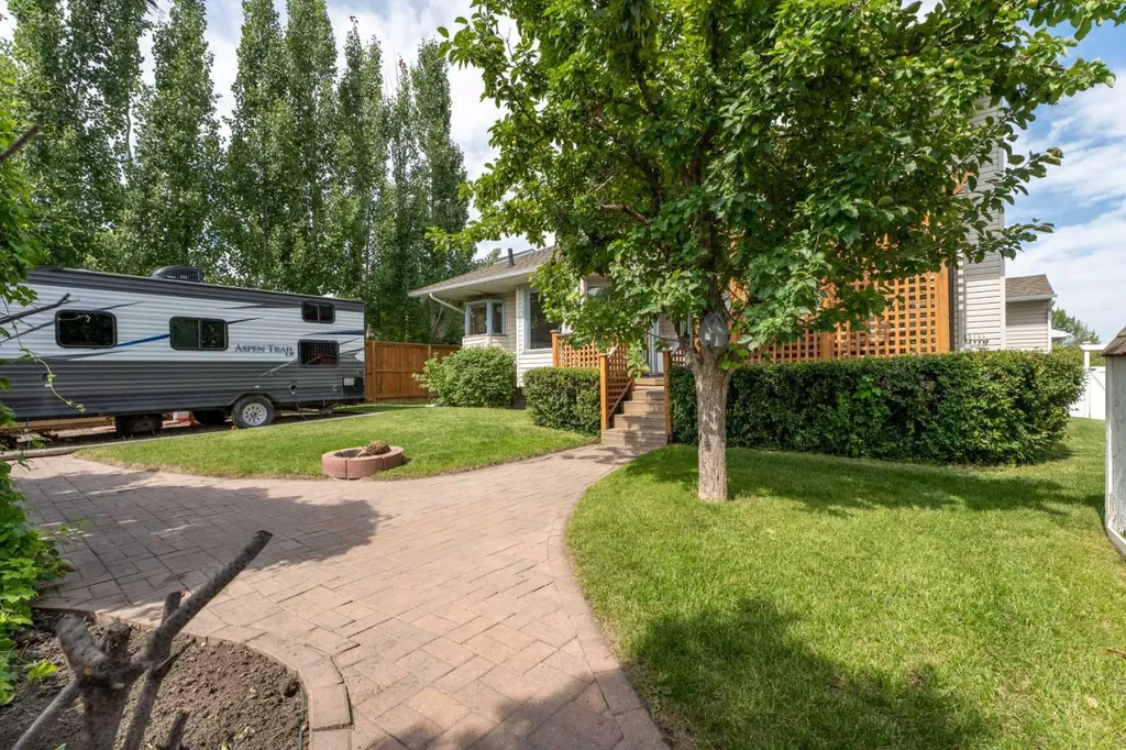 43 Westridge Drive Okotoks AB T1S1N3