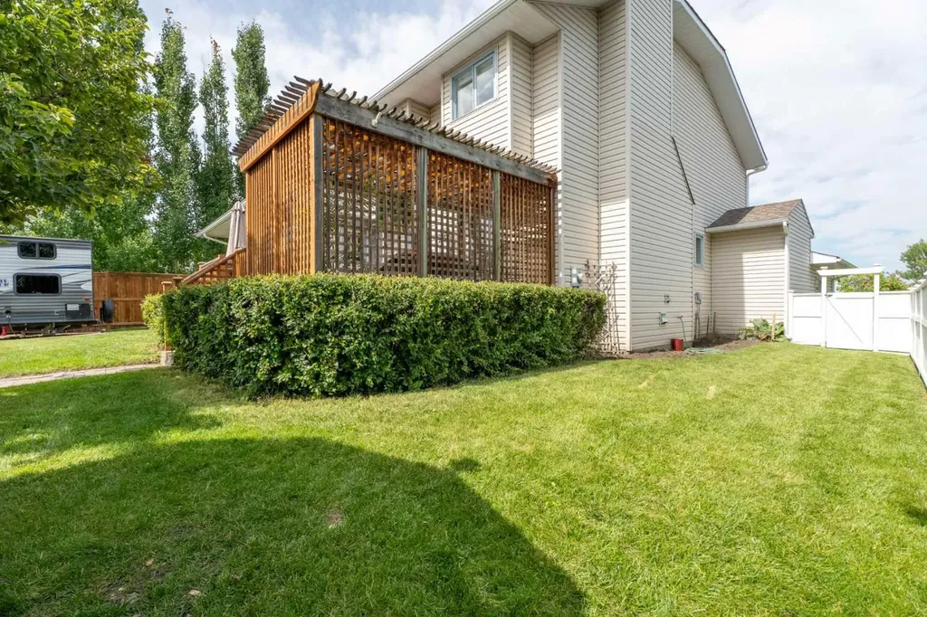 43 Westridge Drive Okotoks AB T1S1N3