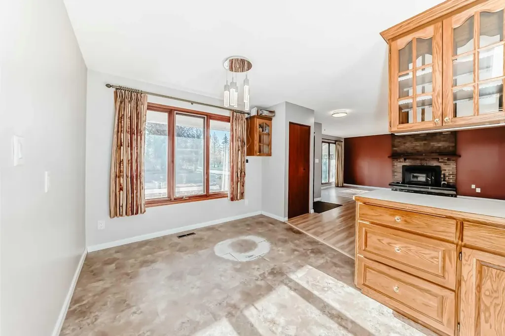 32276 Highway 2 A Rural Mountain View County AB T4H 1T8