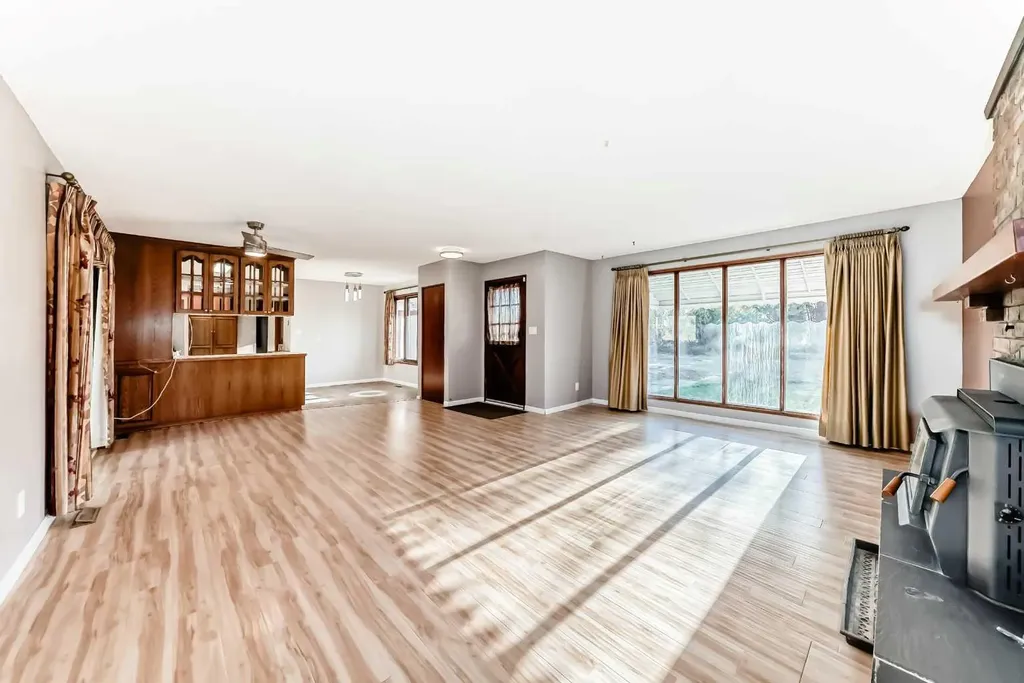 32276 Highway 2 A Rural Mountain View County AB T4H 1T8